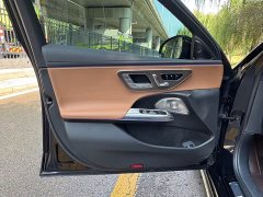 Mercedes-Benz E 300 L Luxury Version - фото 11