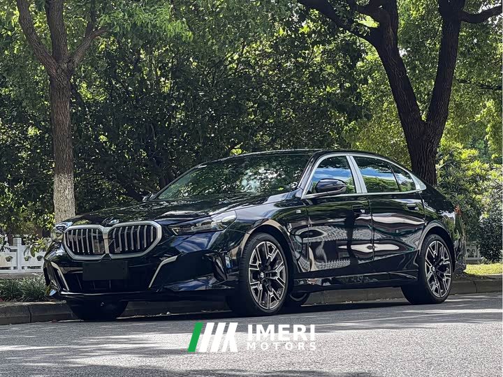 BMW 5 530Li Deluxe Version M - автомобиль из Китая