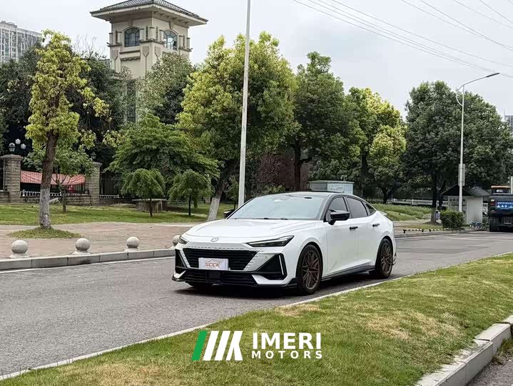Changan UNI-V 1.5T Premium Version - автомобиль из Китая