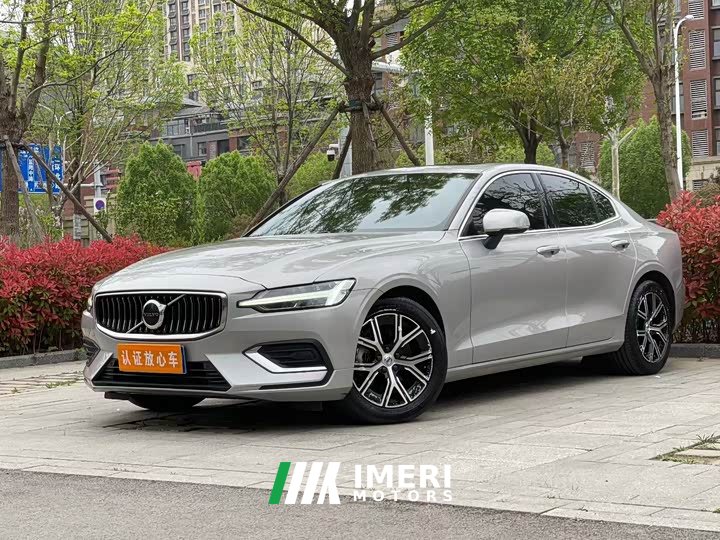 Volvo S60 B4 Luxury Edition - автомобиль из Китая