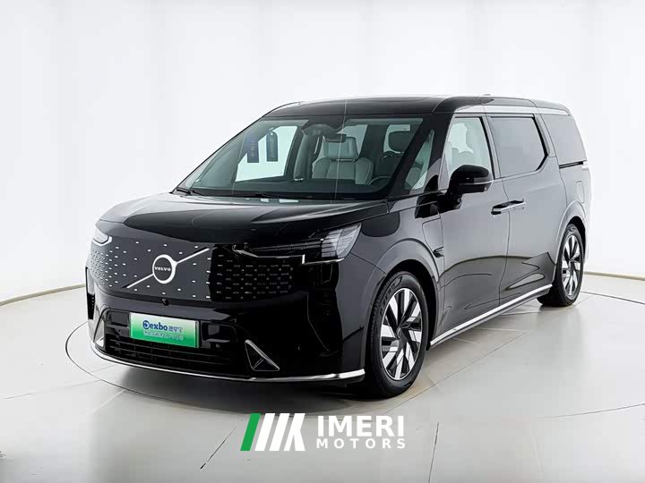 Volvo EM90 Ultra - автомобиль из Китая
