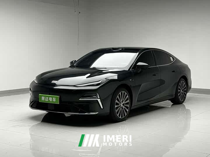Geely 8 130km EM-P Edition - автомобиль из Китая