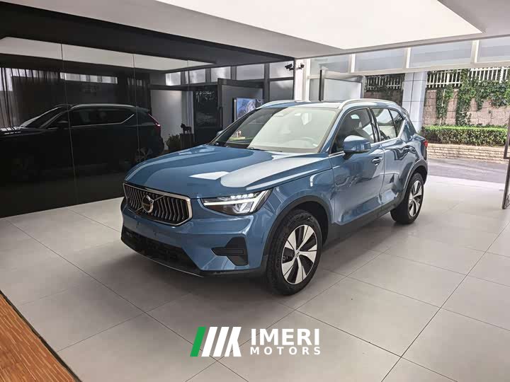Volvo XC40 B3 Luxury Edition - автомобиль из Китая