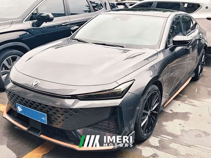 Changan UNI-V 1.5T Premium Version - автомобиль из Китая