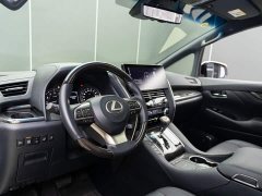 Lexus LM 3.5L - фото 9