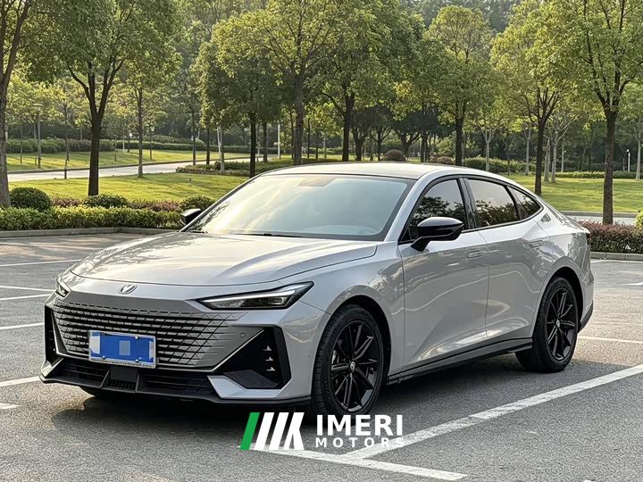 Changan UNI-V 1.5T Premium Version - автомобиль из Китая