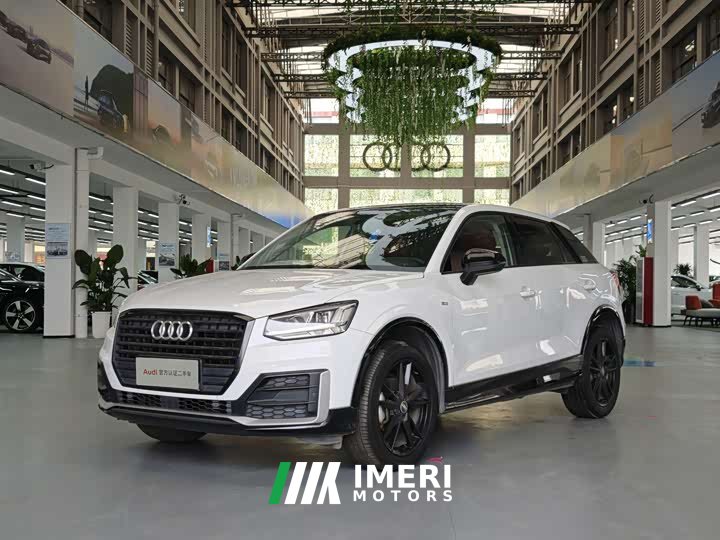 Audi Q2L 35 TFSI luxury and elegant - автомобиль из Китая