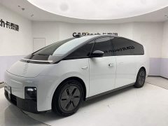 Li Auto MEGA Ultra - фото 1