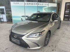 Lexus ES 300h Edition - фото 1