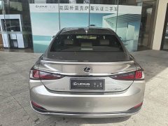 Lexus ES 300h Edition - фото 3