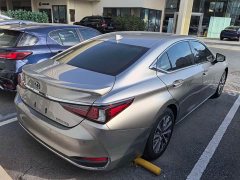 Lexus ES 300h Edition - фото 4