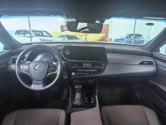 Lexus ES 300h Edition - фото 5