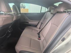 Lexus ES 300h Edition - фото 8