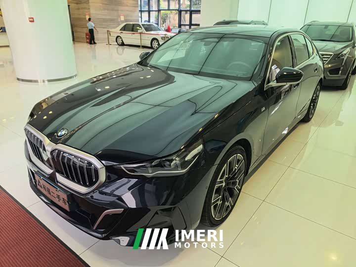 BMW 5 530Li Deluxe Version M - автомобиль из Китая