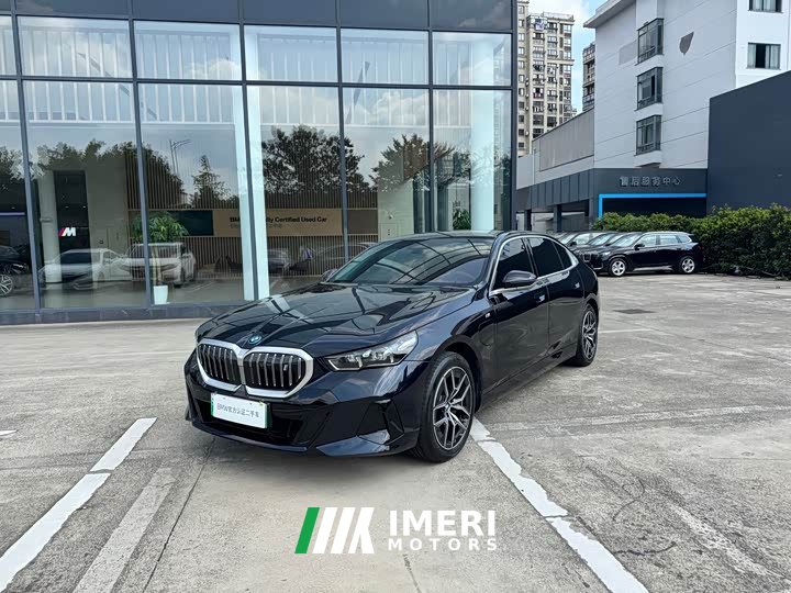 BMW i5 eDrive 35L M - автомобиль из Китая