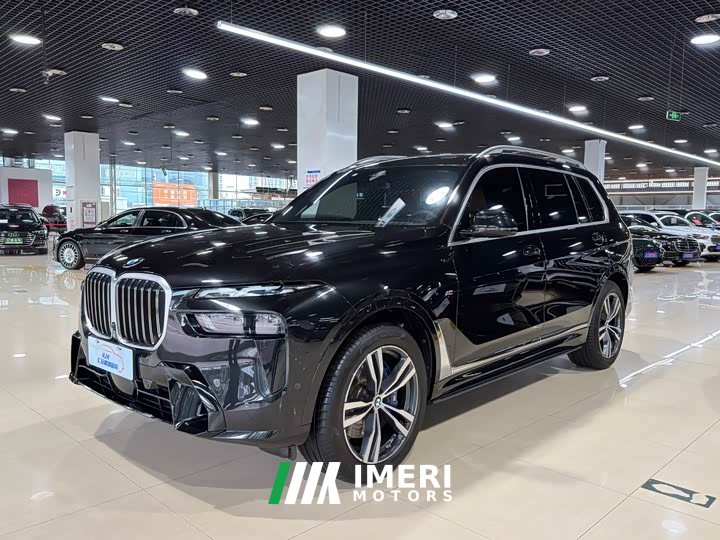 BMW X7 xDrive40i Deluxe VersionM - автомобиль из Китая