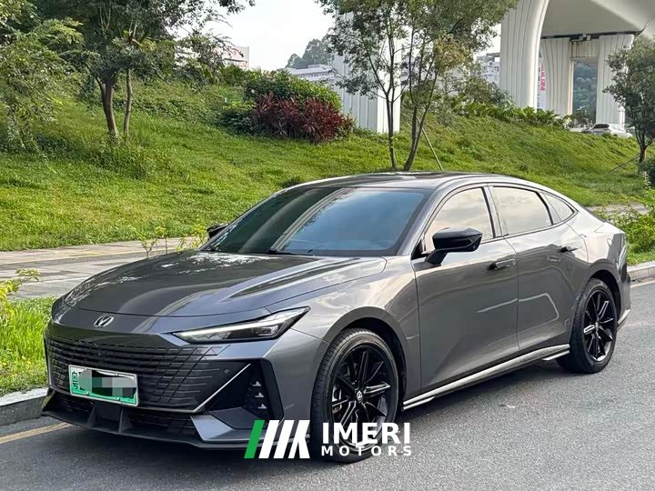 Changan UNI-V iDD 1.5T 113km Version - автомобиль из Китая