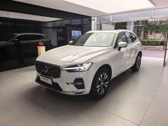 Volvo XC60 B5 AWDLuxury Edition - фото 1