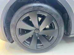 Tesla Model Y Edition - фото 4