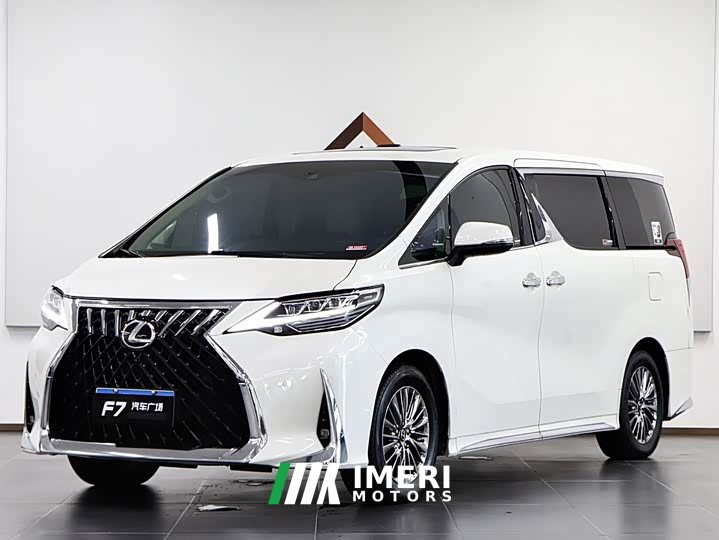 SAIC 2.5L HVPremium Edition - автомобиль из Китая