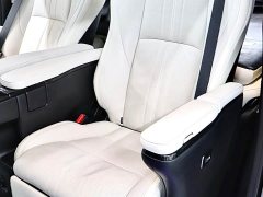 Lexus LM 300h Edition - фото 13