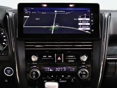 Lexus LM 300h Edition - фото 19