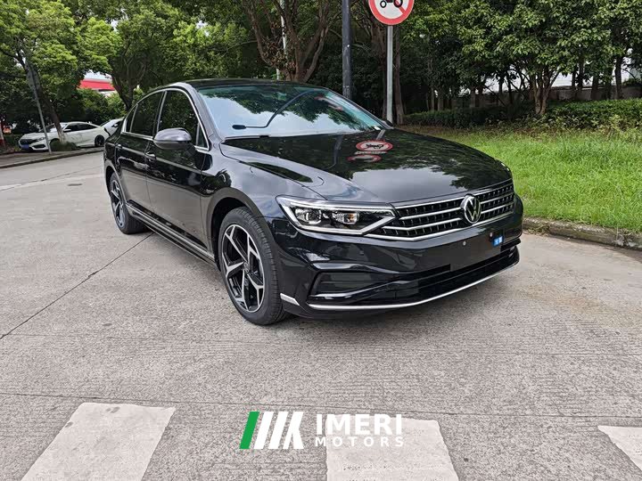 Volkswagen 3000 330TSI DSG Version - автомобиль из Китая