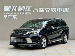 Toyota SIENNA 2021 2.5L Hybrid Platinum Edition - фото 1