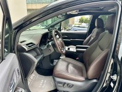 Toyota SIENNA 2021 2.5L Hybrid Platinum Edition - фото 13