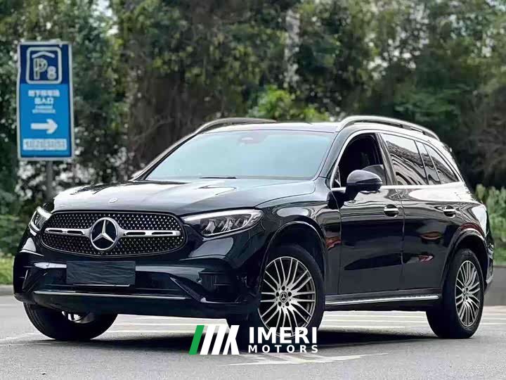 Mercedes-Benz GLC 300 L 4MATIC Version 5