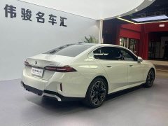 BMW 5 530Li Deluxe Version M - фото 18