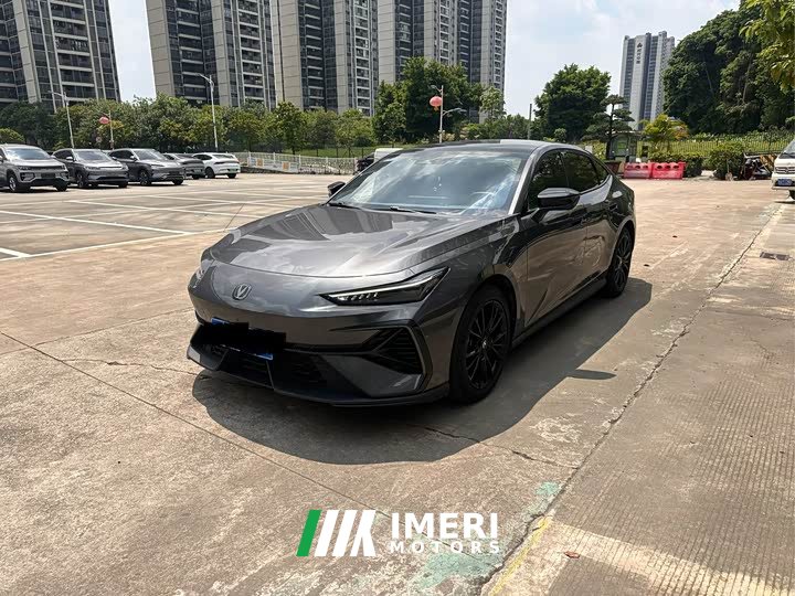 Changan UNI-V 1.5T 500BarPremium Version - автомобиль из Китая
