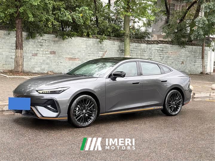 Changan UNI-V 1.5T 500BarPremium Version - автомобиль из Китая