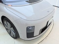 Li Auto i8 Edition - фото 10