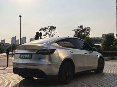 Tesla Model Y Edition - фото 8