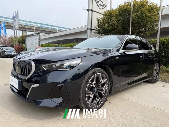 BMW 5 Series 530Li Exclusive M Sports Package - автомобиль из Китая
