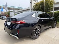 BMW 5 Series 530Li Exclusive M Sports Package - фото 4