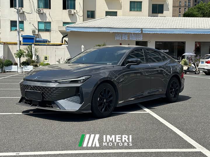 Changan UNI-V 1.5T Deluxe Version - автомобиль из Китая