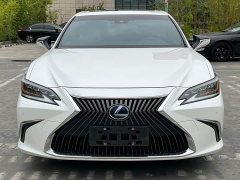Lexus ES 300h Edition - фото 2