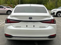 Lexus ES 300h Edition - фото 8
