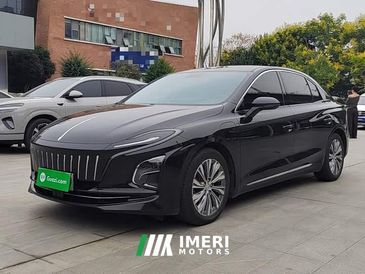 FAW E-QM5 620km PLUS - автомобиль из Китая