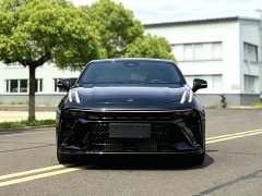 Lynk & Co 03 2.0TD DCTPro - фото 1