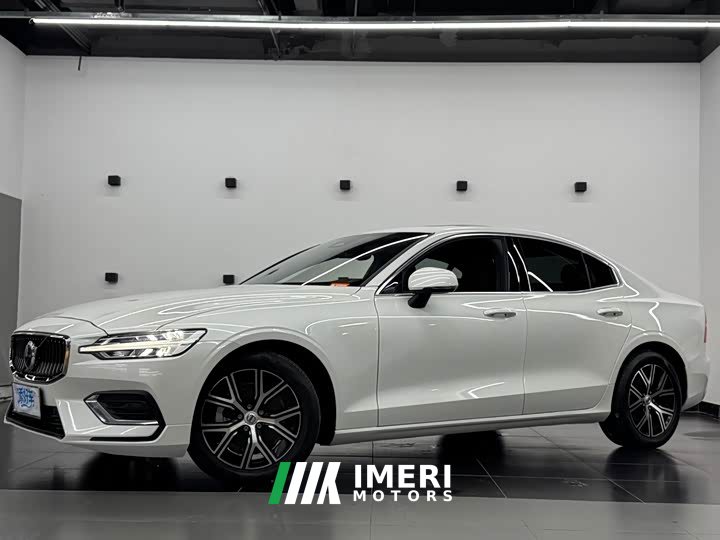 Volvo S60 B4 Luxury Edition - автомобиль из Китая