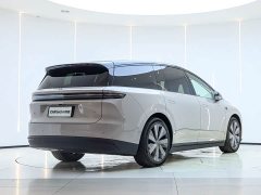 Li Auto i8 Edition - фото 10
