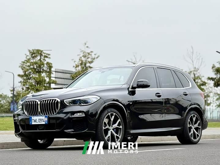BMW X5 xDrive40i Deluxe Version M - автомобиль из Китая