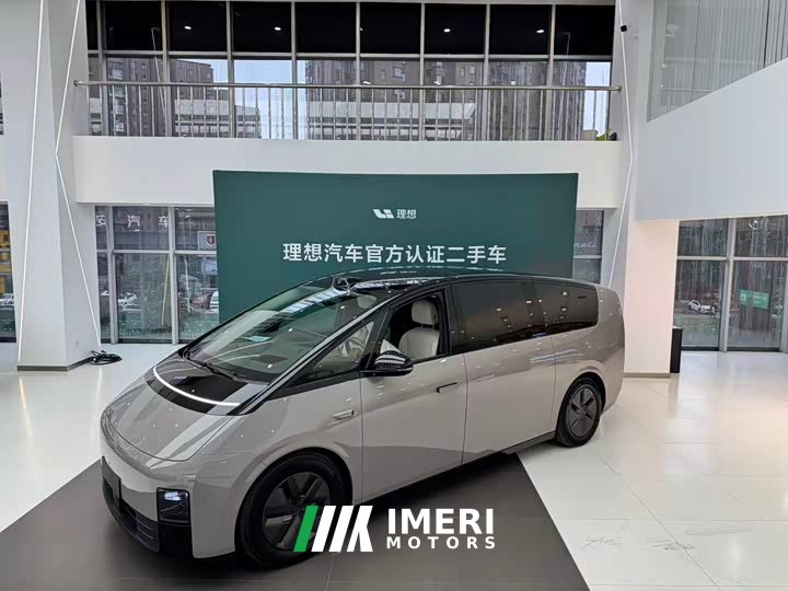 Li Auto MEGA Ultra - автомобиль из Китая