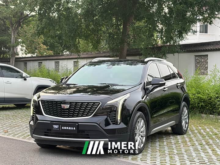 Cadillac XT4 28T two-wheel drive leading