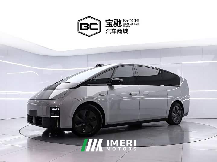 Li Auto MEGA Ultra - автомобиль из Китая