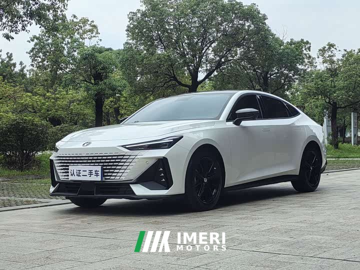 Changan UNI-V 1.5T Premium Version - автомобиль из Китая