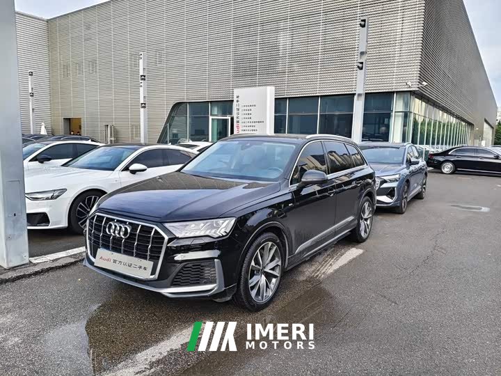 Audi Q7 55 TFSI quattro S line Version - автомобиль из Китая